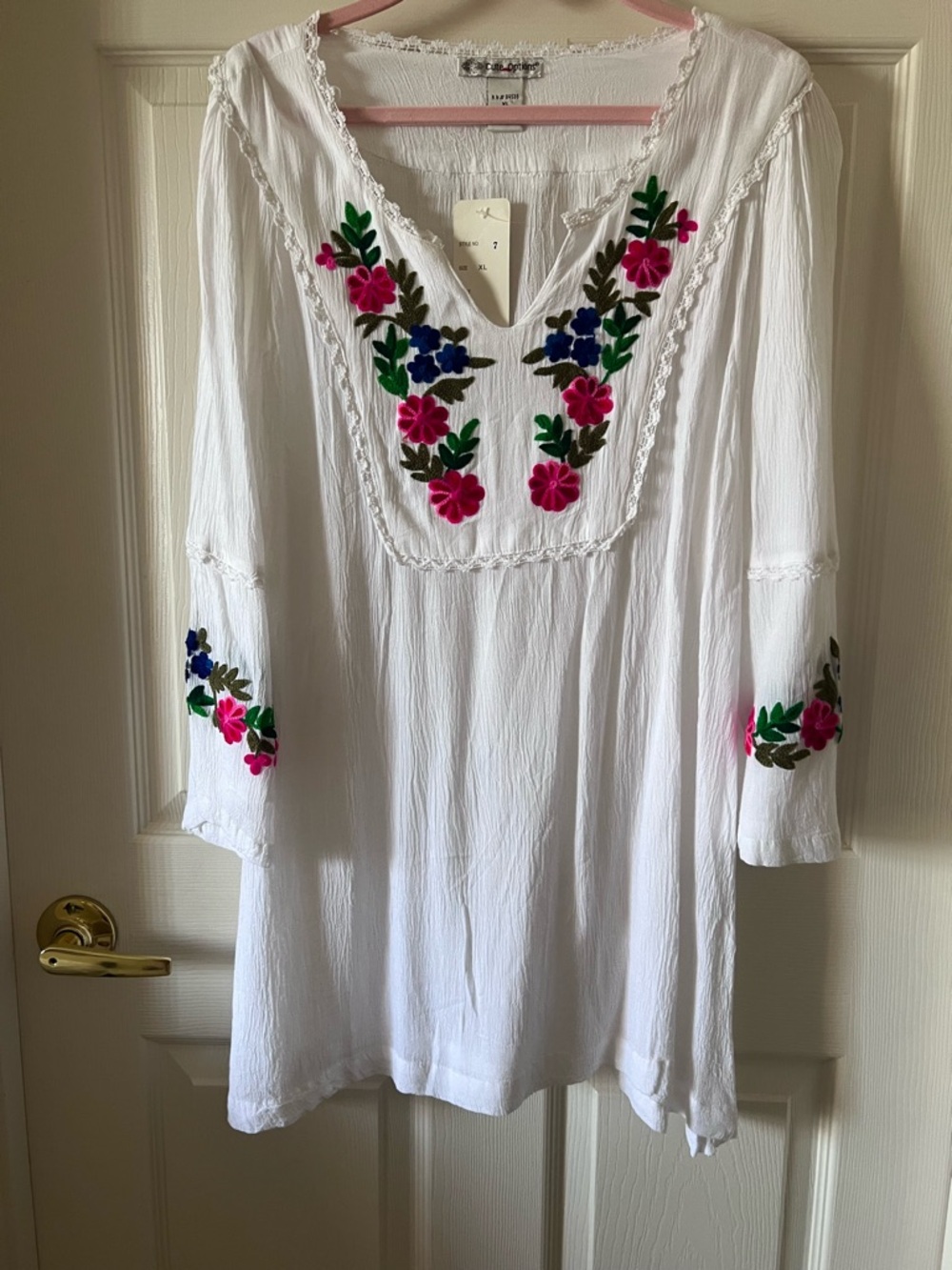 Cute Options White Floral Embroidered V-Neck Tunic XL NWT
